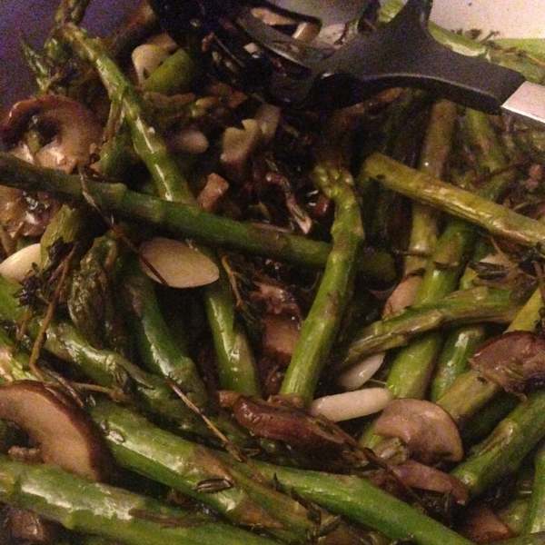 Baked Asparagus with Portobello Mushrooms and Thyme
