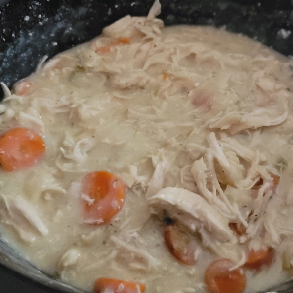 Easy Slow Cooker Chicken and Dumplings