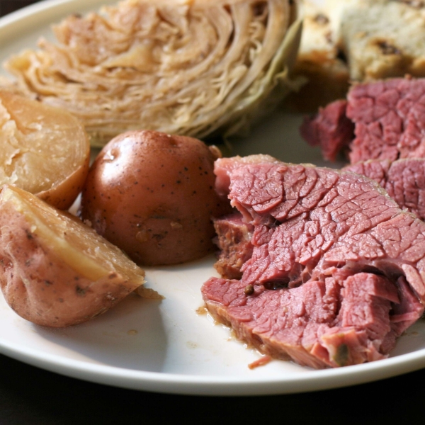 Slow Cooker Corned Beef, Cabbage, and Potatoes