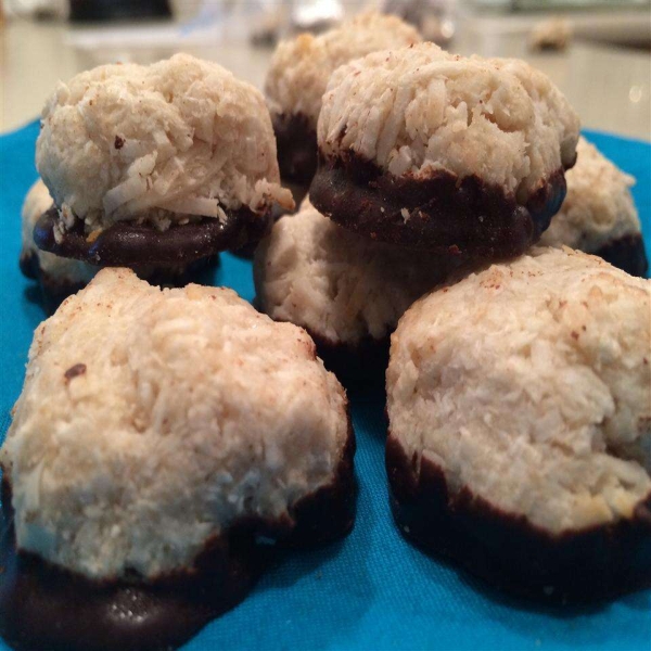 Coconut Vanilla Macaroons (Gluten-Free, Nut-Free)