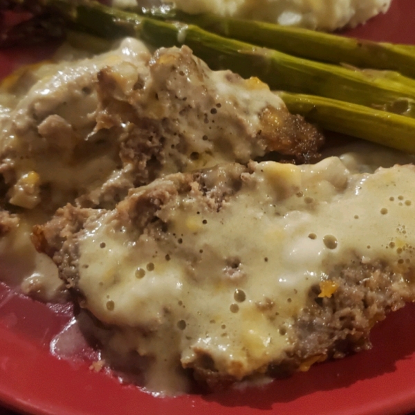 Cheeseburger Meatloaf with Mushroom Sauce