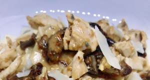 Pasta with Chicken and Sun-Dried Tomatoes in Gorgonzola Sauce