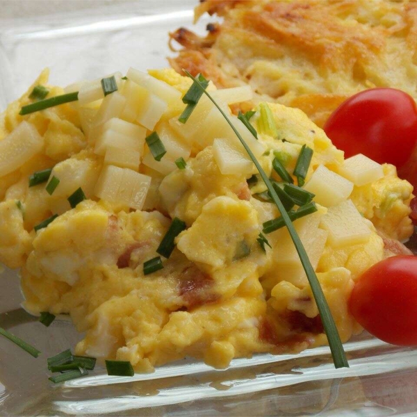 Green Garlic and Ham Scrambled Eggs with Cheese