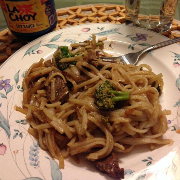 Pad See Ew (Thai Noodles with Beef and Broccoli)