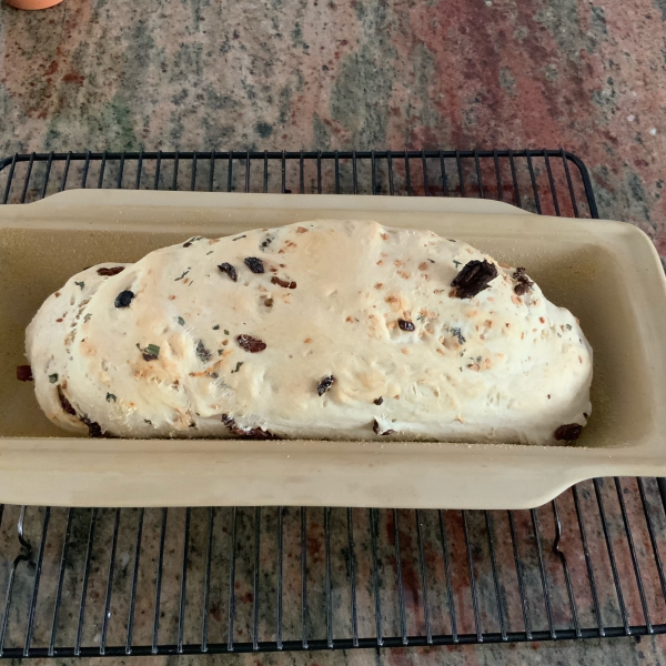 No-Knead Sun-dried Tomato Garlic Basil Bread