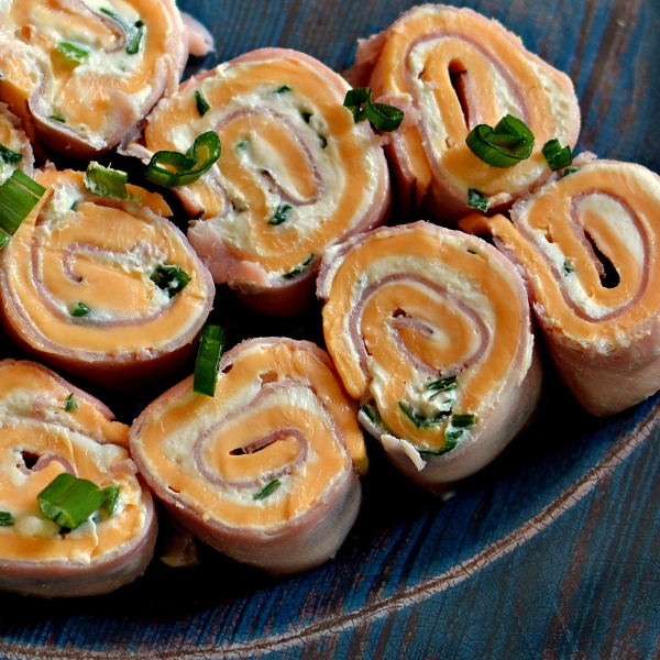 Low-Carb Ham and Cheese Pinwheels