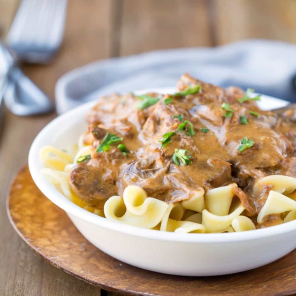 Creamy Slow Cooker Beef Stroganoff