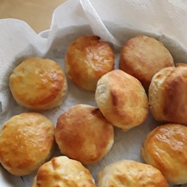 Air Fryer Buttermilk Biscuits