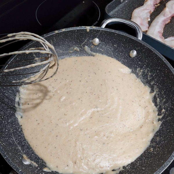 Old-Time Kentucky Bacon Milk Gravy for Biscuits