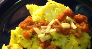 Scrambled Eggs with Leek and Sauce